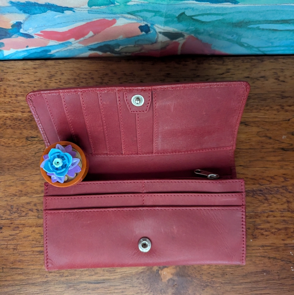 Red Leather Embossed Wallet - Picture 3 of 4